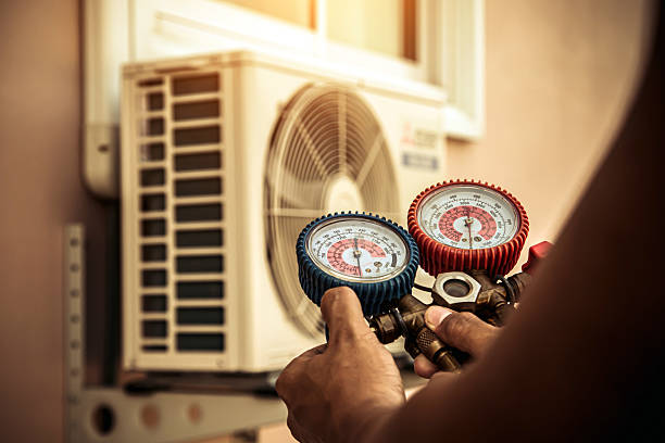 Professional Hvac technician working in San Clemente, CA